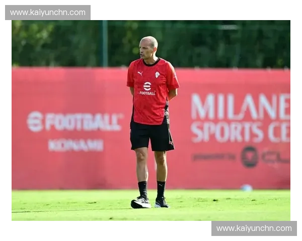 AC米兰战术保守性反思：莱奥状态起伏致反击效率下滑